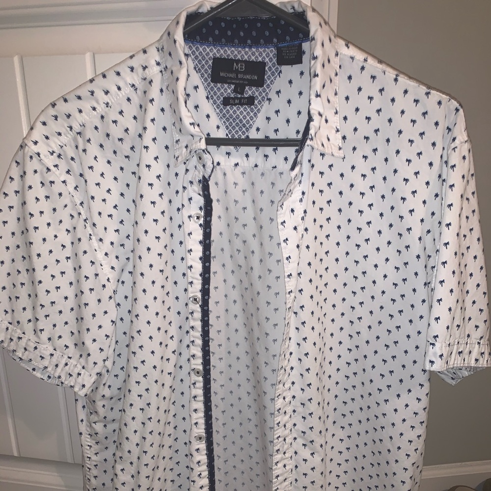 (Sz L)Short sleeve Button-up shirt w Palm trees 🌴